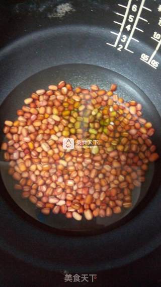 焦糖红豆布丁的做法步骤：1