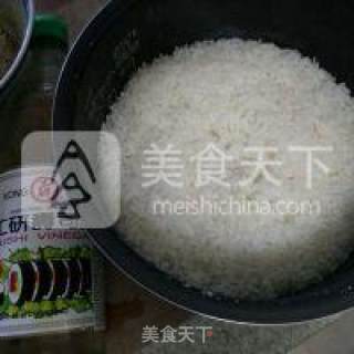吞拿牛油果饭团的做法步骤：1