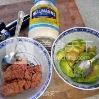 吞拿牛油果饭团的做法步骤：4