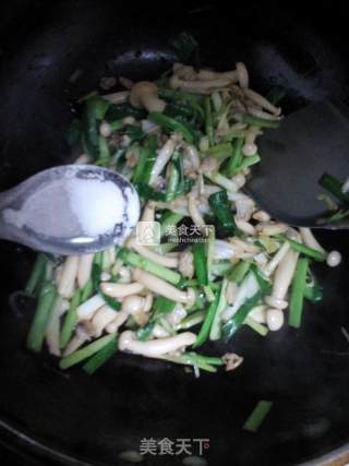 蒜苗白玉菇的做法步骤：9