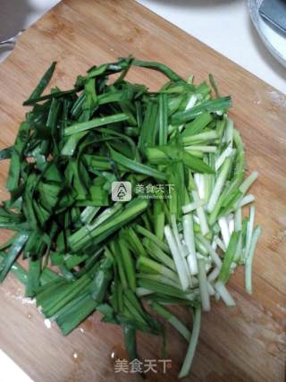 韭菜炒山鸡蛋的做法步骤：1