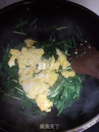 韭菜炒山鸡蛋的做法步骤：5