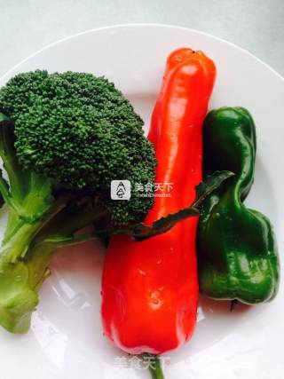 红烧鸡块兰花扣饭的做法步骤：1