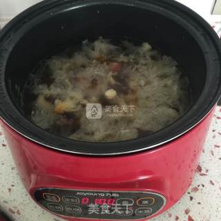 桃胶银耳汤的做法步骤：3