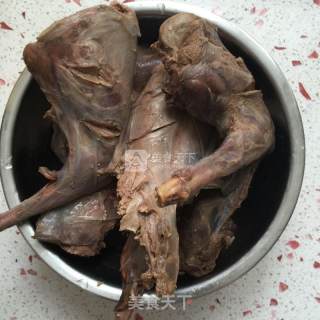 辣卤兔肉的做法步骤：1