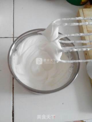 六寸蜂蜜戚风蛋糕的做法步骤：3