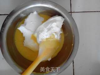 六寸蜂蜜戚风蛋糕的做法步骤：4