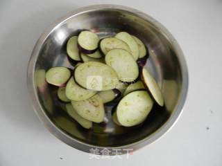 香煎茄子饼的做法步骤：2