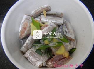 红烧带鱼的做法步骤：2