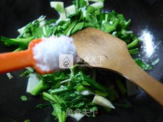 笋片炒油菜蕻的做法步骤：6
