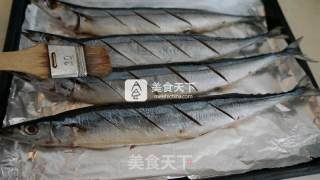 香烤秋刀鱼的做法步骤：3