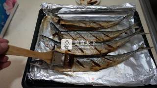 香烤秋刀鱼的做法步骤：5