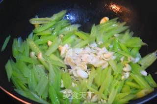 西芹百合腰果的做法步骤：8
