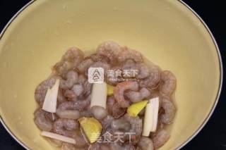 饭店炸虾仁的做法步骤：1