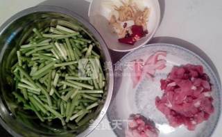 蒜苔炒肉的做法步骤：1