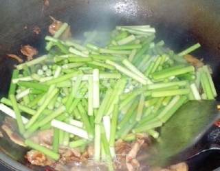 蒜苔炒肉的做法步骤：3