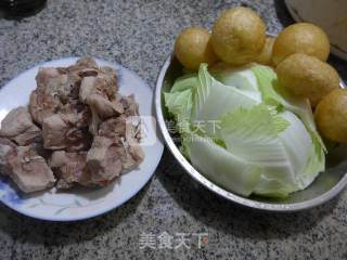 油面筋白菜龙骨汤的做法步骤：1