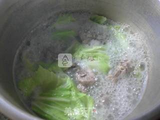 油面筋白菜龙骨汤的做法步骤：6