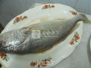 炖黄花鱼的做法步骤：1