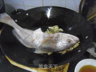 炖黄花鱼的做法步骤：4
