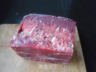 清汤牛肉块的做法步骤：1