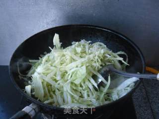 肉肠圆白菜的做法步骤：5