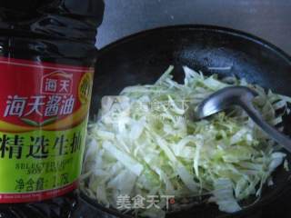 肉肠圆白菜的做法步骤：6