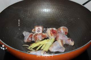 芋头焖鸡的做法步骤：5