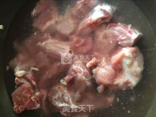 红烧排骨的做法步骤：1