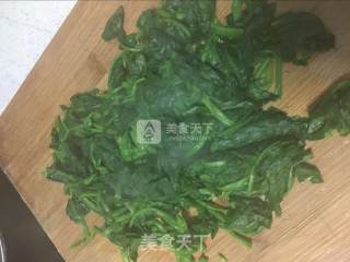 彩色菠菜饺子的做法步骤：1