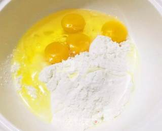 电饭煲蛋糕的做法步骤：3