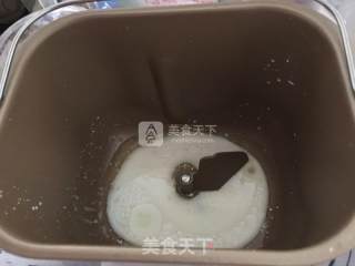 培根虾仁披萨的做法步骤：1