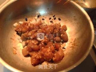 韭菜花生米爆鸡丁的做法步骤：5