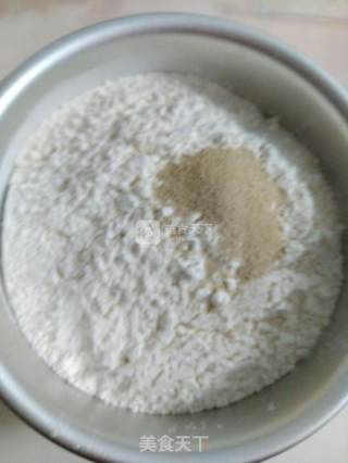 炼乳大面包的做法步骤：1