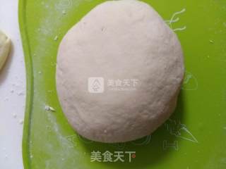 炼乳大面包的做法步骤：2