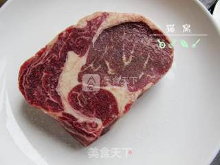 红酒黑椒牛排的做法步骤：1