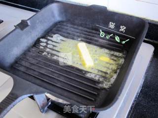 红酒黑椒牛排的做法步骤：2