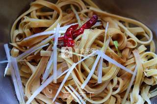 葱油干豆腐的做法步骤：7