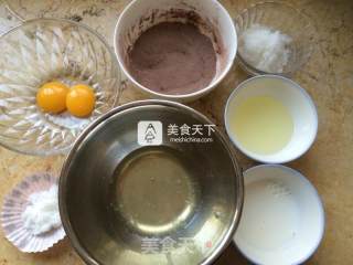 可可香莓（草莓裸蛋糕）的做法步骤：1