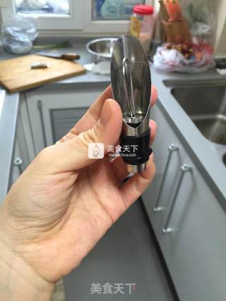 山楂的最优解---葡萄酒塞版*炒红果的做法步骤：1