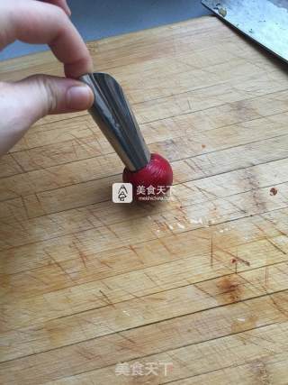 山楂的最优解---葡萄酒塞版*炒红果的做法步骤：4