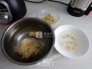 银耳百合莲子饮的做法步骤：2