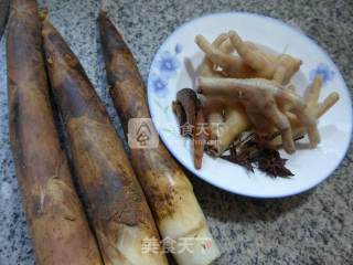 凤爪烧雷笋的做法步骤：1