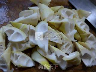 凤爪烧雷笋的做法步骤：3