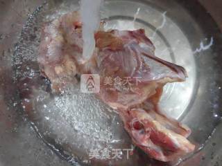 油炸鸡骨架的做法步骤：2