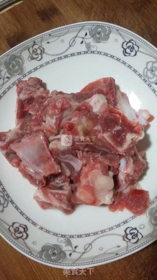 粉蒸排骨的做法步骤：1