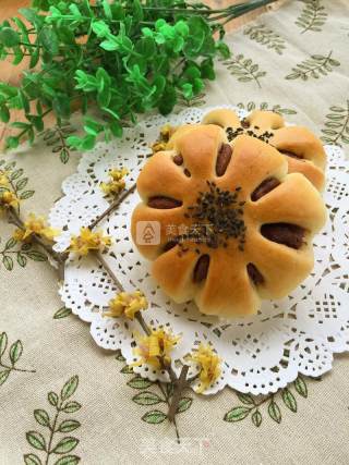 豆沙花朵面包的做法步骤：7