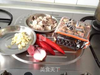 蘑菇爆香回锅肉的做法步骤：2