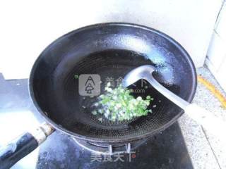 柿子椒炒花生米的做法步骤：3