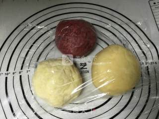 荷花酥的做法步骤：4